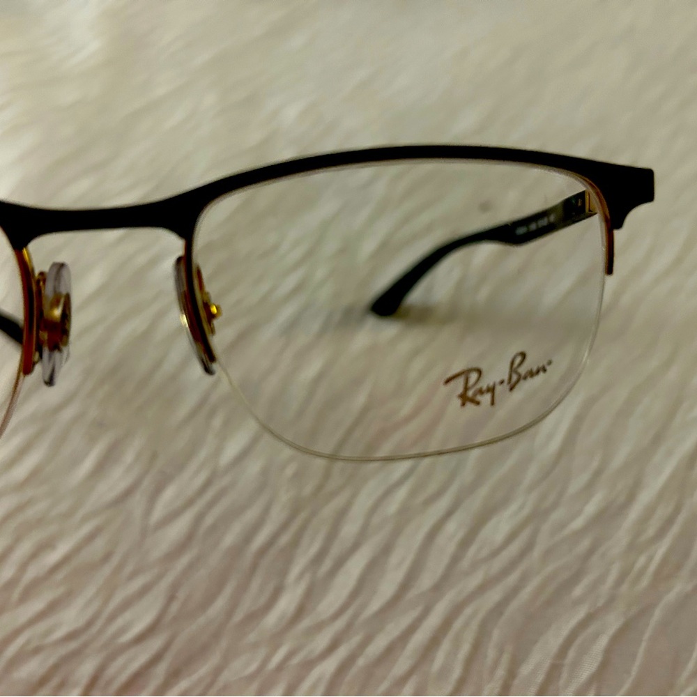 Ray-Ban eyeglass lens